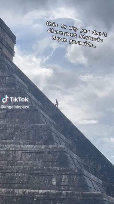 ปีนพีระมิด