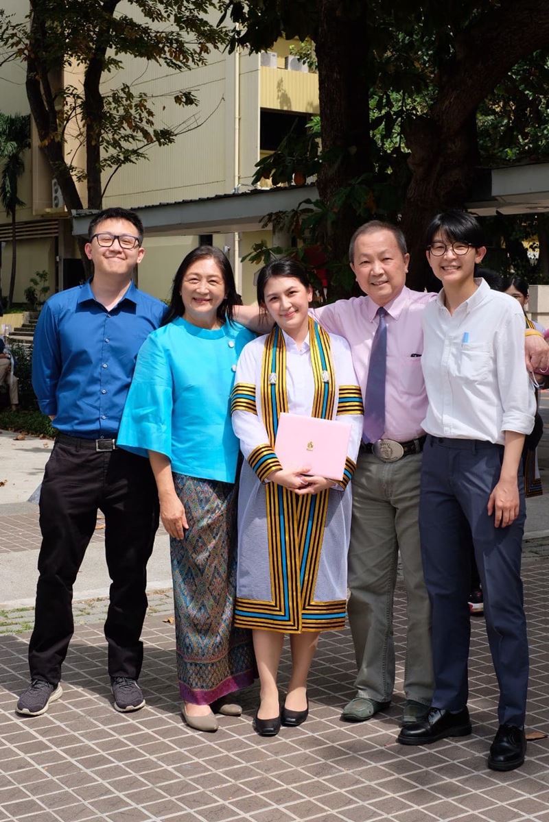 เหรียญทอง แน่นหนา