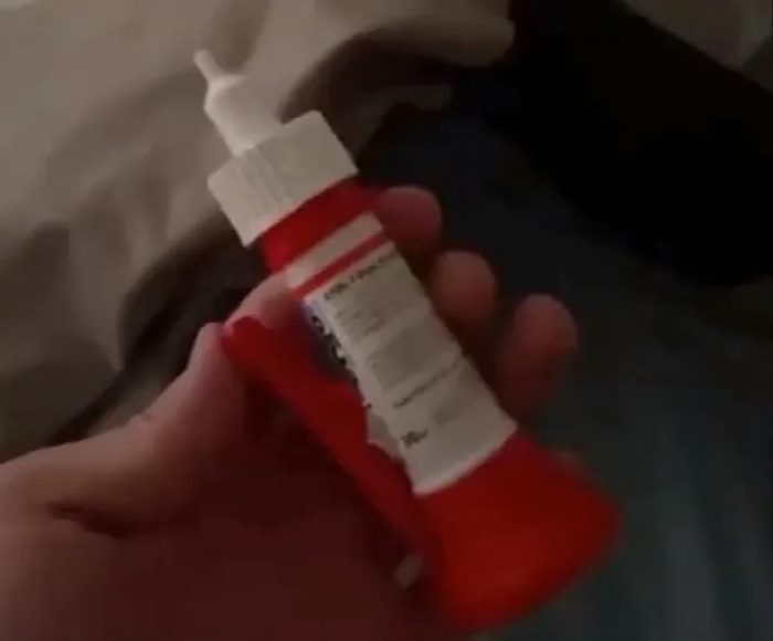 คู่นอนเอากาวปิดอวัยวะเพศ