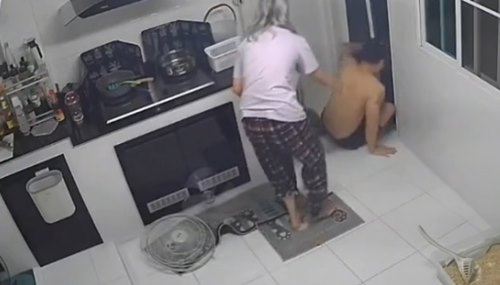 แมวตกน้ำ