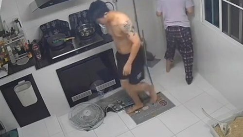 แมวตกน้ำ