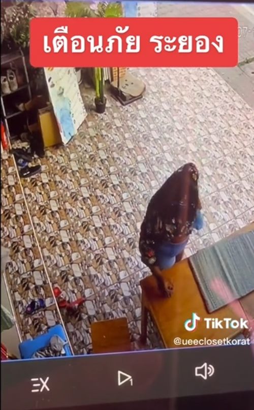 ขโมยเสื้อ