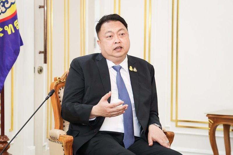 สุชาติ ชมกลิ่น