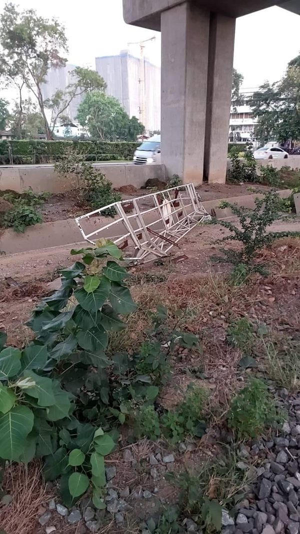 รถไฟชนแท็กซี่