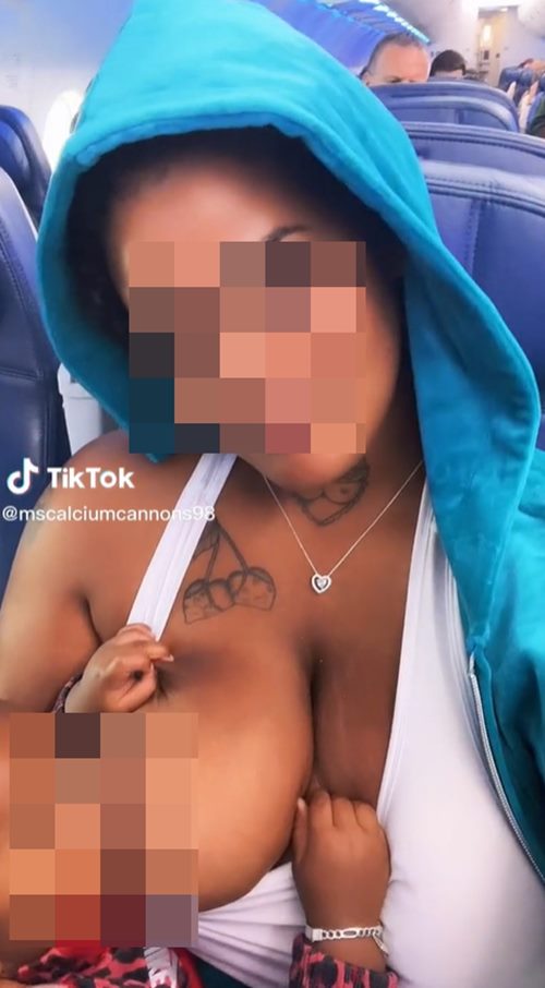 แม่ให้นมลูกกลางห้าง