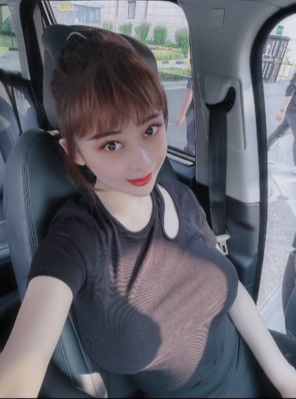 สาวเปิดอก