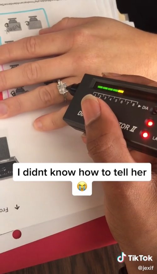 เครื่องตรวจเพชร