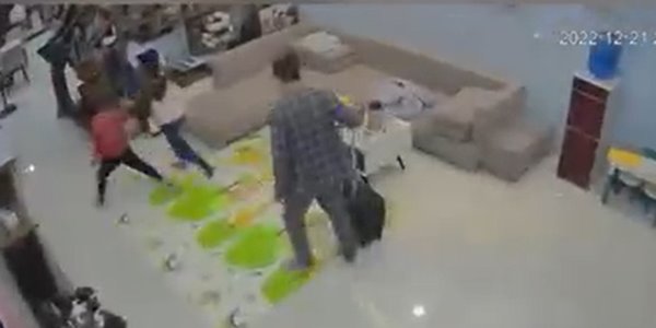 ลูกแกล้งพ่อ