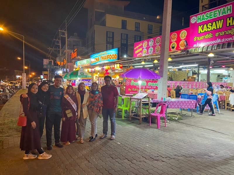 คนเอเชีย VS ฝรั่ง ถ่ายรูป