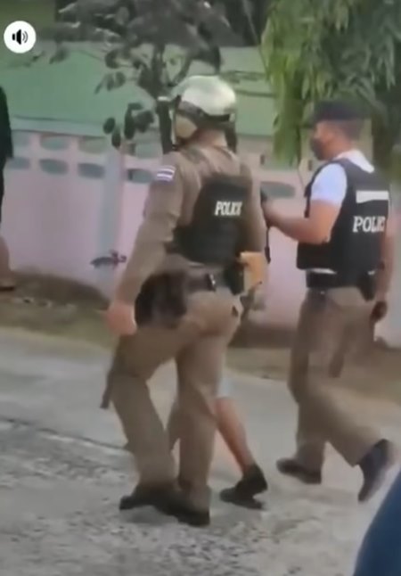 แทงนักเรียน