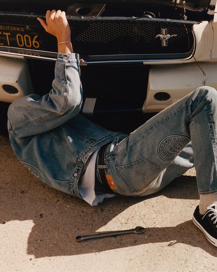 แย่งซื้อยีนส์ลีวายส์