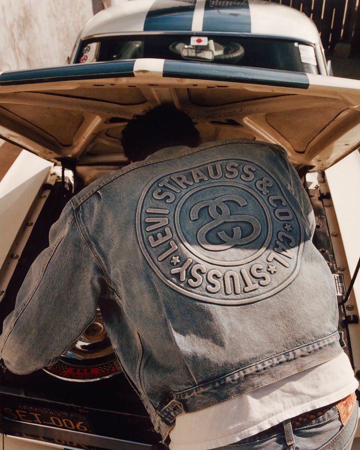 แย่งซื้อยีนส์ลีวายส์