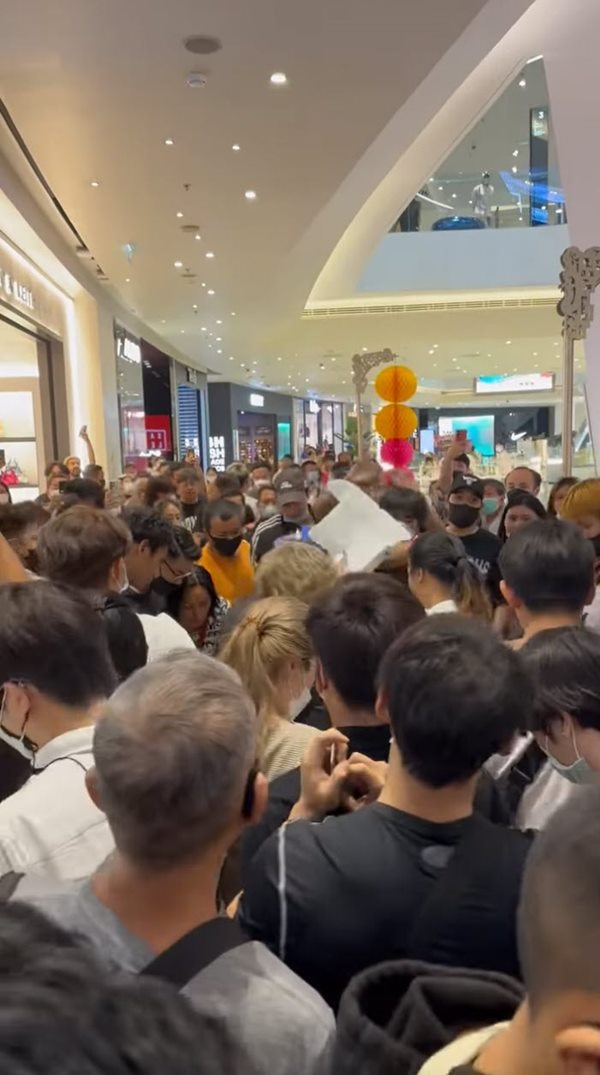 แย่งซื้อยีนส์ลีวายส์