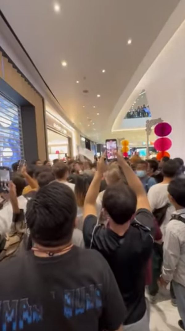 แย่งซื้อยีนส์ลีวายส์