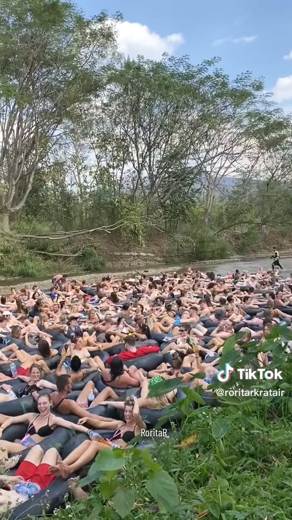 นักท่องเที่ยวต่างชาติ