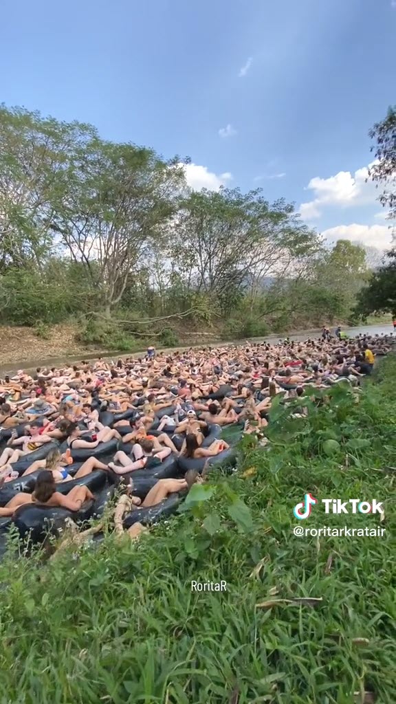 นักท่องเที่ยวต่างชาติ