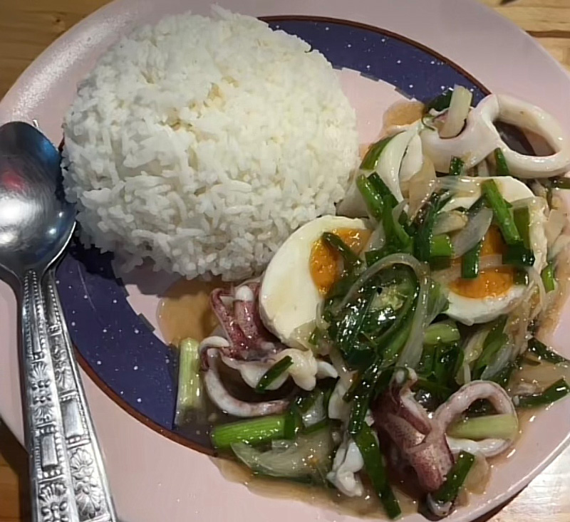 หมึกผัดไข่เค็ม