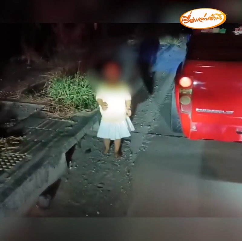 ิทิ้งลูกมามุงรถชน