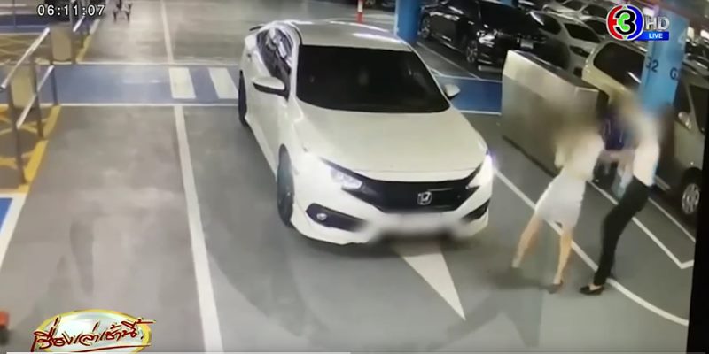 เน็ตไอดอลตบพนักงานสนามบิน