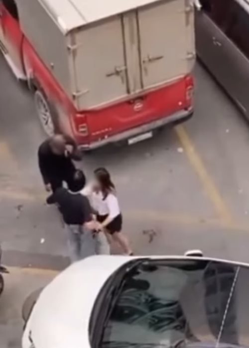 ใช้ปืนตบ รปภ.