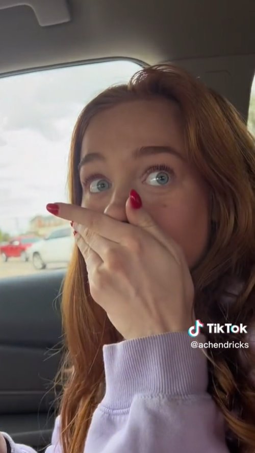 เมล็ดดอกไม้แทงกระพุ้งแก้ม