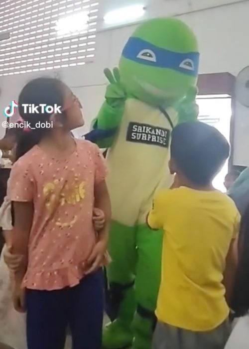 ใส่ชุดนินจาเต่า ไปงานแต่งแฟนเก่า