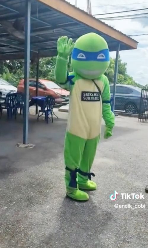 ใส่ชุดนินจาเต่า ไปงานแต่งแฟนเก่า