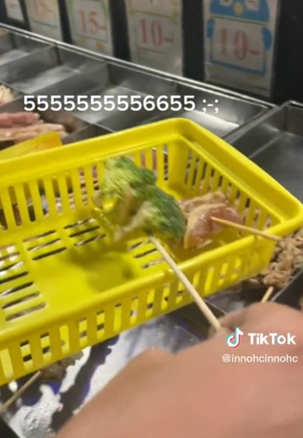 แมลงสาบในอาหาร