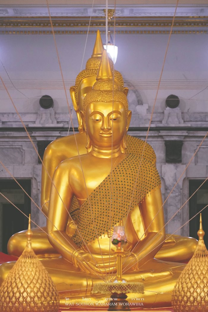 หลวงพ่อโสธร หลับตา