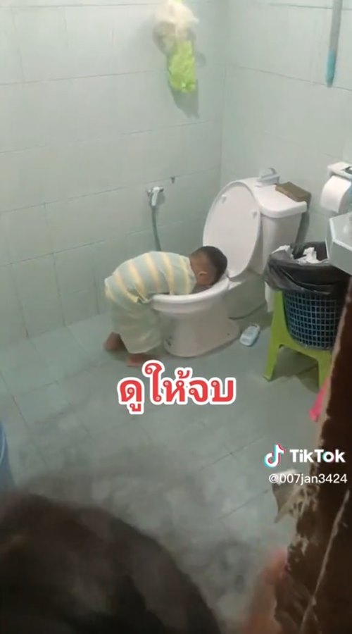พังประตูห้องน้ำช่วยหลาน