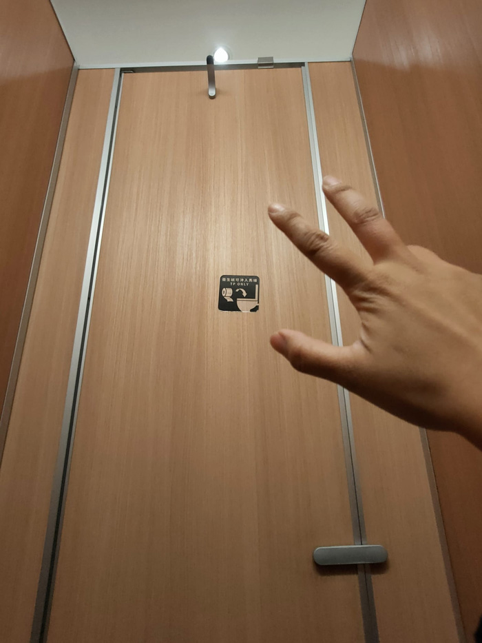 ตะขอหลังประตูห้องน้ำ