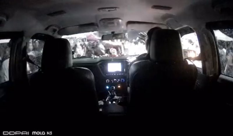 ปีนกระโปรงรถเต้น