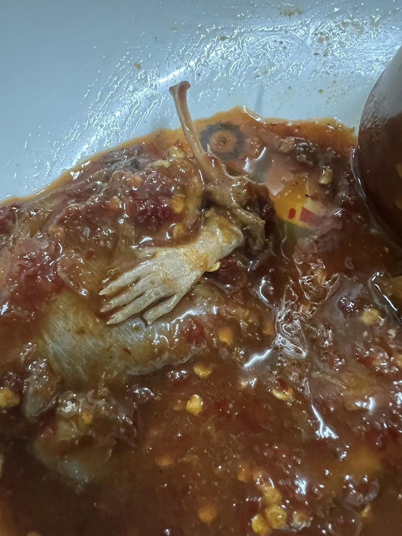 มือในปลาแจ่ว