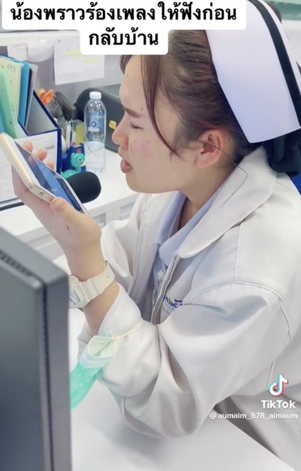 พยาบาลร้องเพลงเพราะ