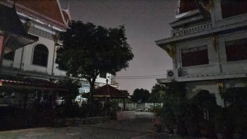 พระถ่ายภาพติดวิญญาณ