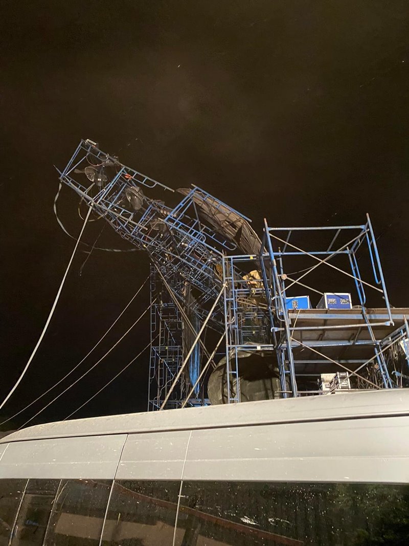 เวที ระเบียบ วาทะศิลป์ ถล่ม