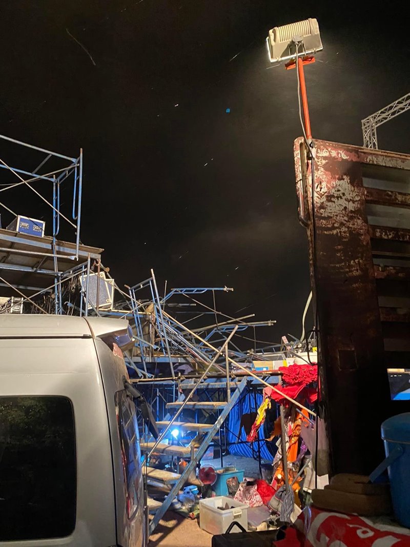 เวที ระเบียบ วาทะศิลป์ ถล่ม