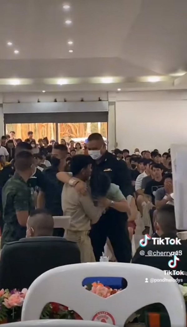 จับใบแดง