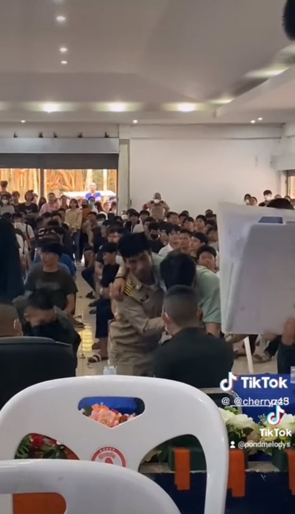 จับใบแดง