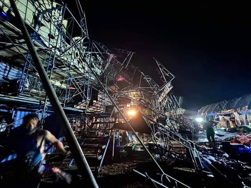 เวที ระเบียบ วาทะศิลป์ ถล่ม