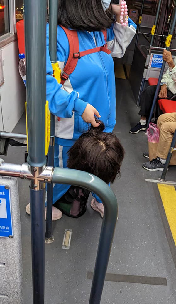 หิ้วหัวขึ้นรถเมล์