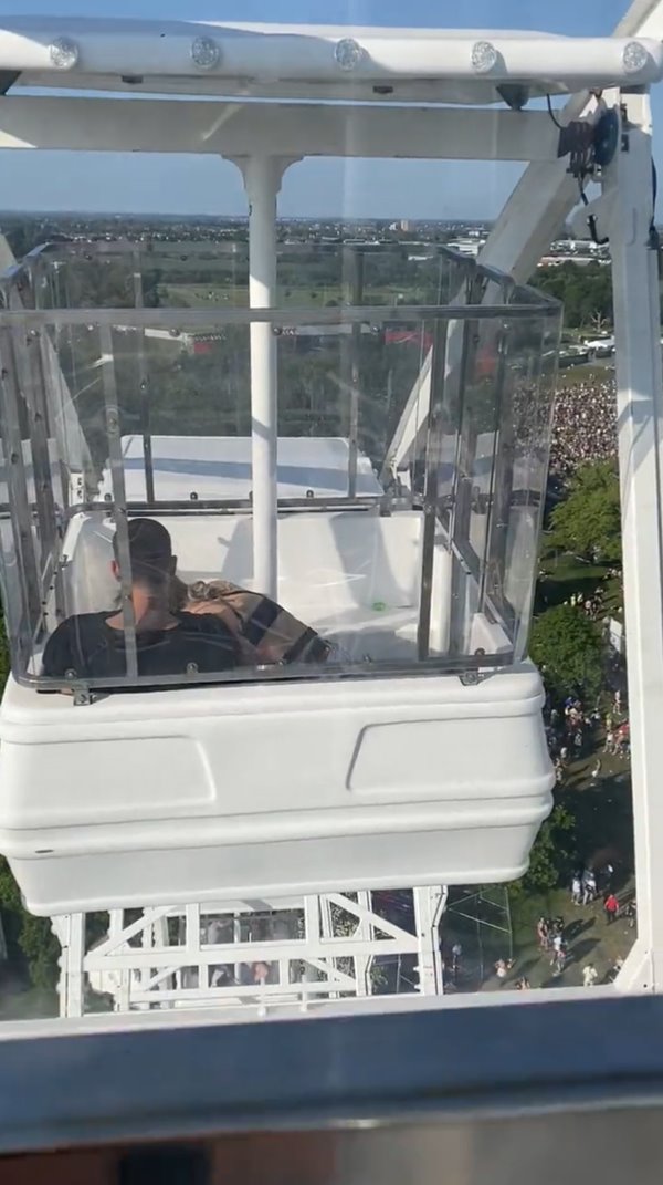 คลิปกินบวบบนชิงช้าสวรรค์