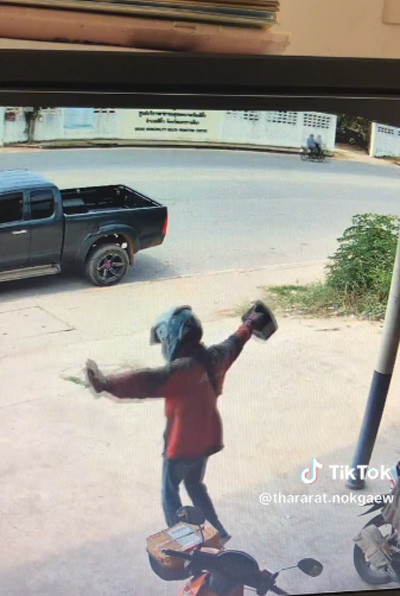 คลิปหนุ่มส่งพัสดุ