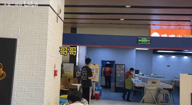 คู่แฝดสลับตัวกินบุฟเฟต์