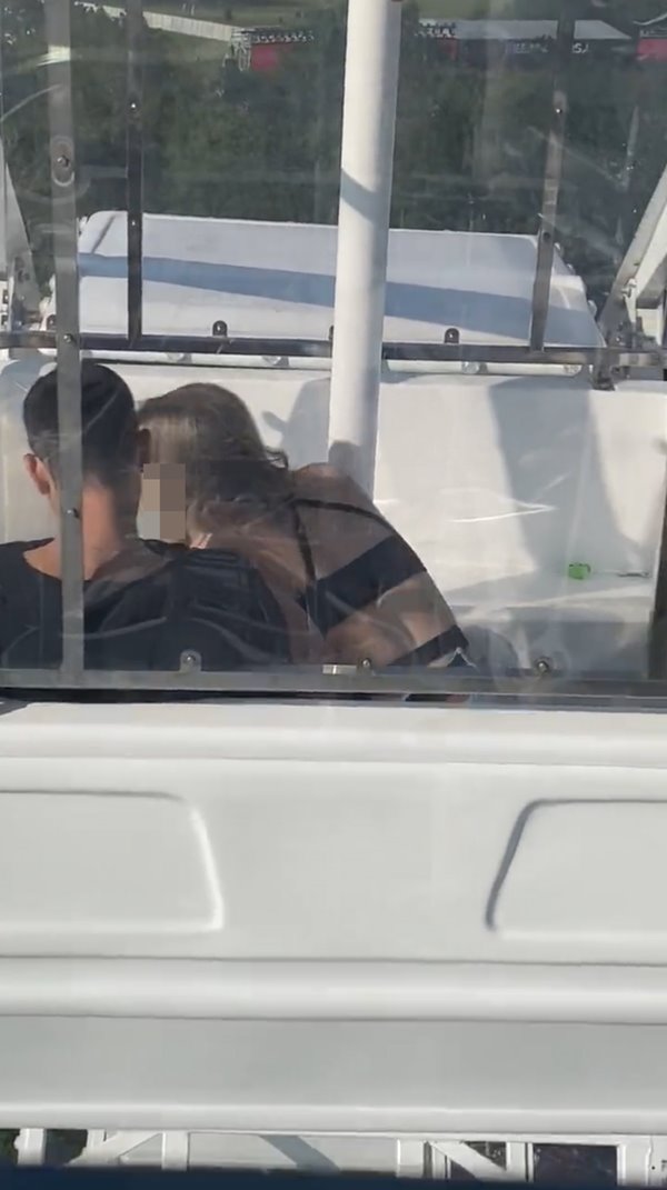 คลิปกินบวบบนชิงช้าสวรรค์