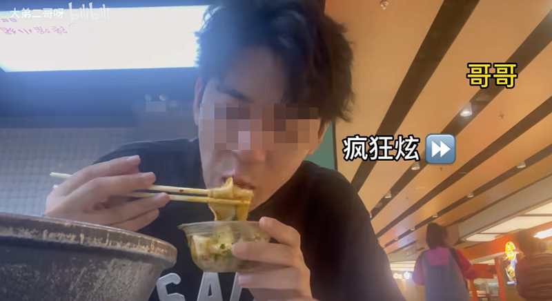 คู่แฝดสลับตัวกินบุฟเฟต์