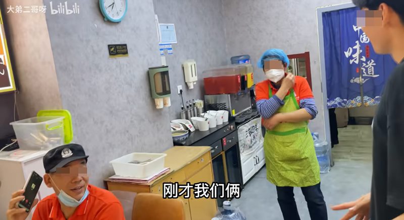 คู่แฝดสลับตัวกินบุฟเฟต์