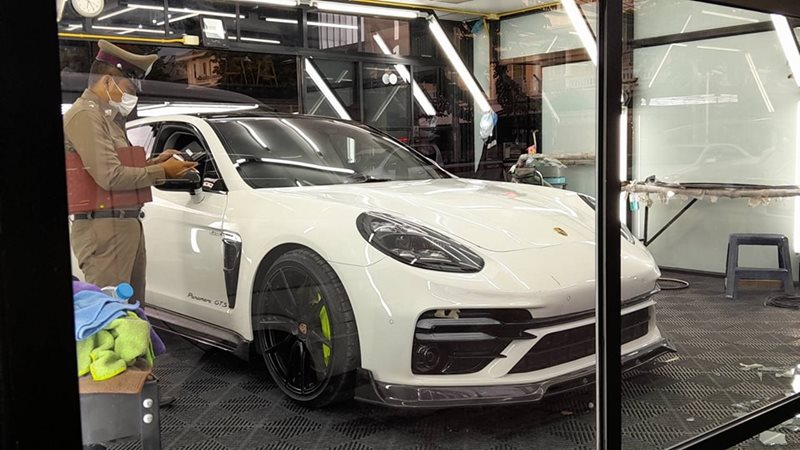 รปภ. ทำร้ายตัวเอง