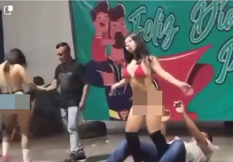 ระบำเปลื้องผ้าวันพ่อ