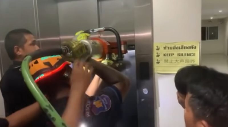 ติดลิฟต์